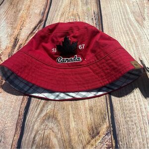 CANADIA Canada reversible bucket hat red/plaid. NWT